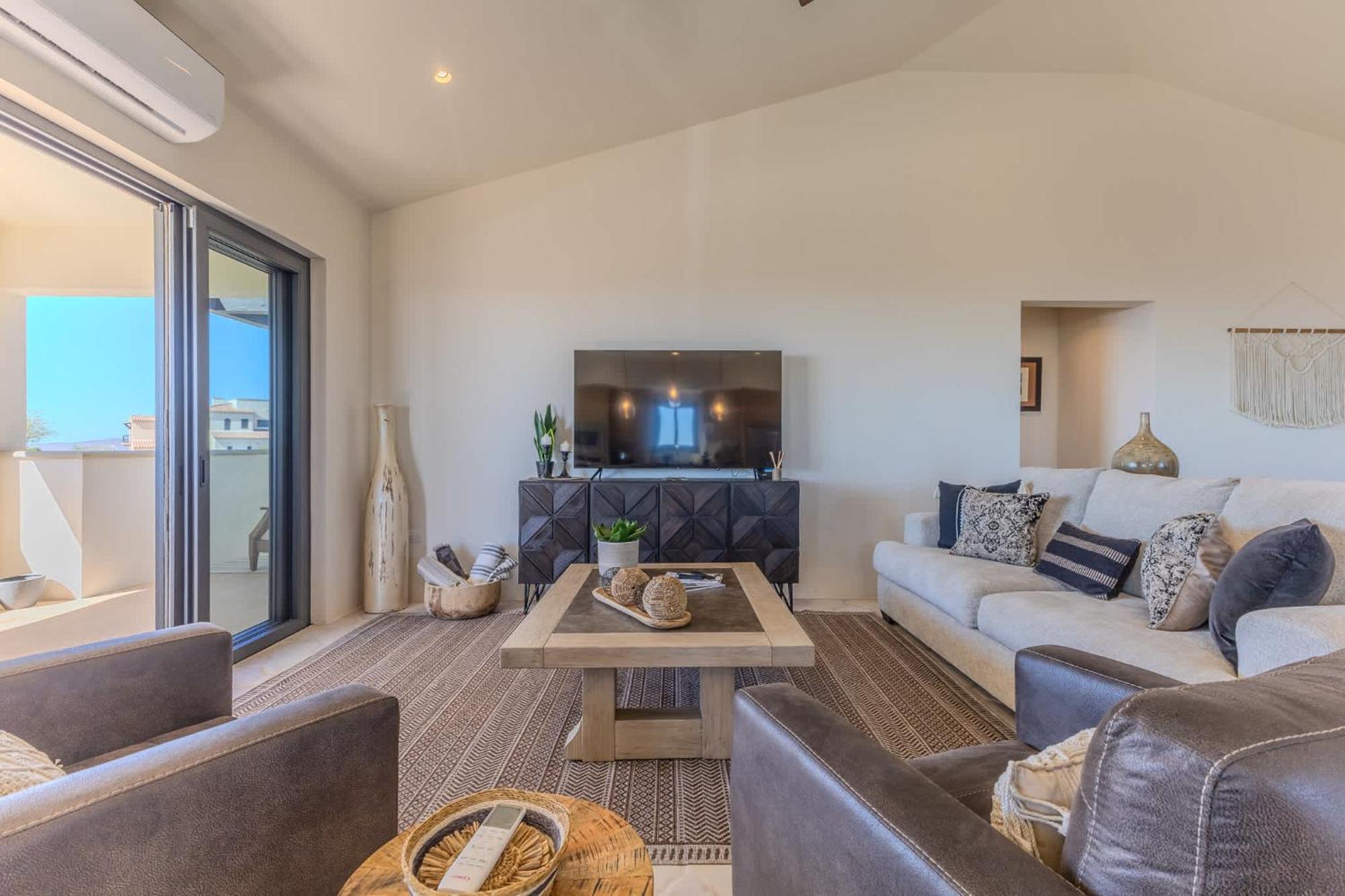 Golf Ocean Views & Pure Luxury Await Holiday home