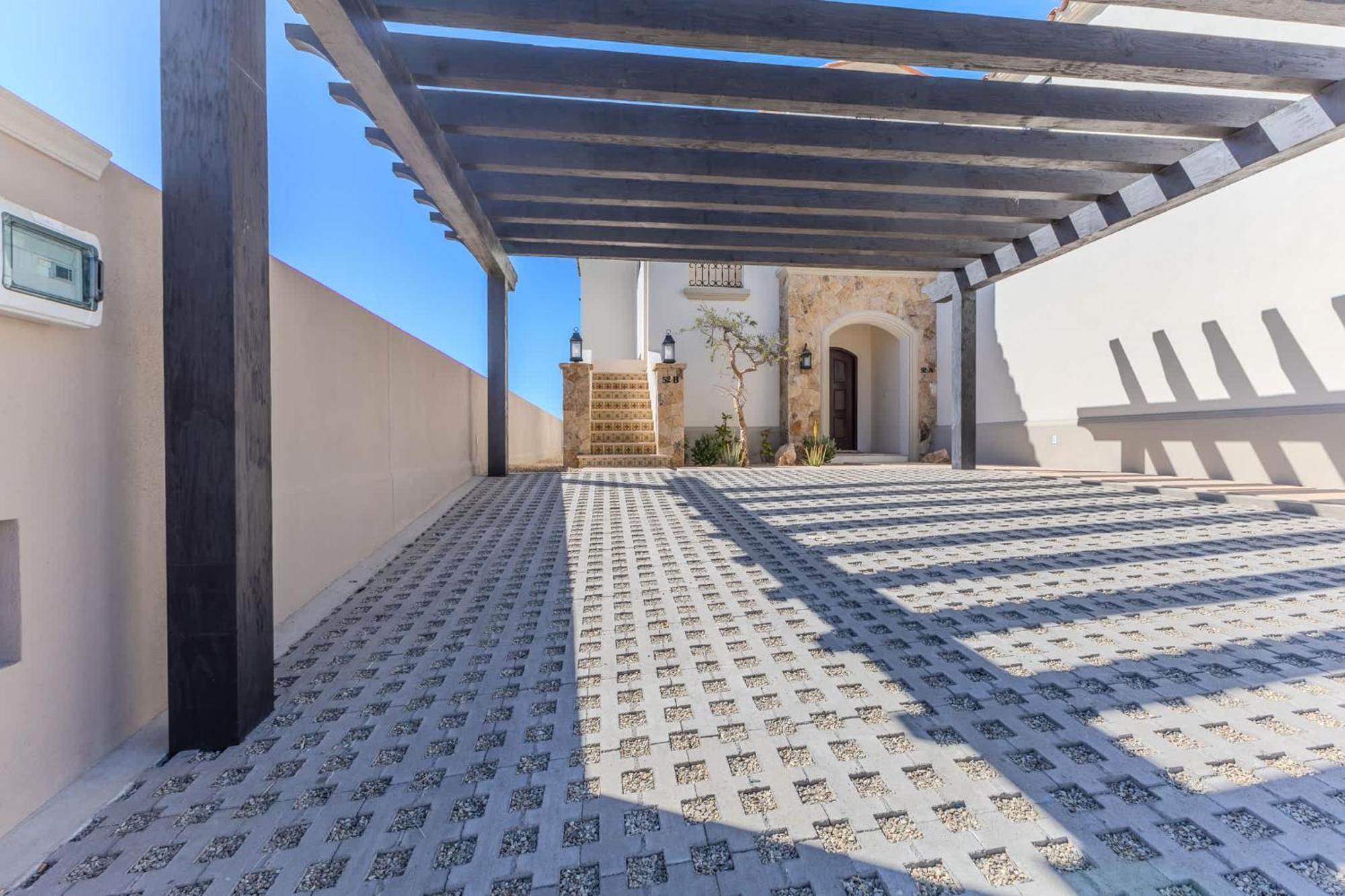Holiday home Golf Ocean Views & Pure Luxury Await *