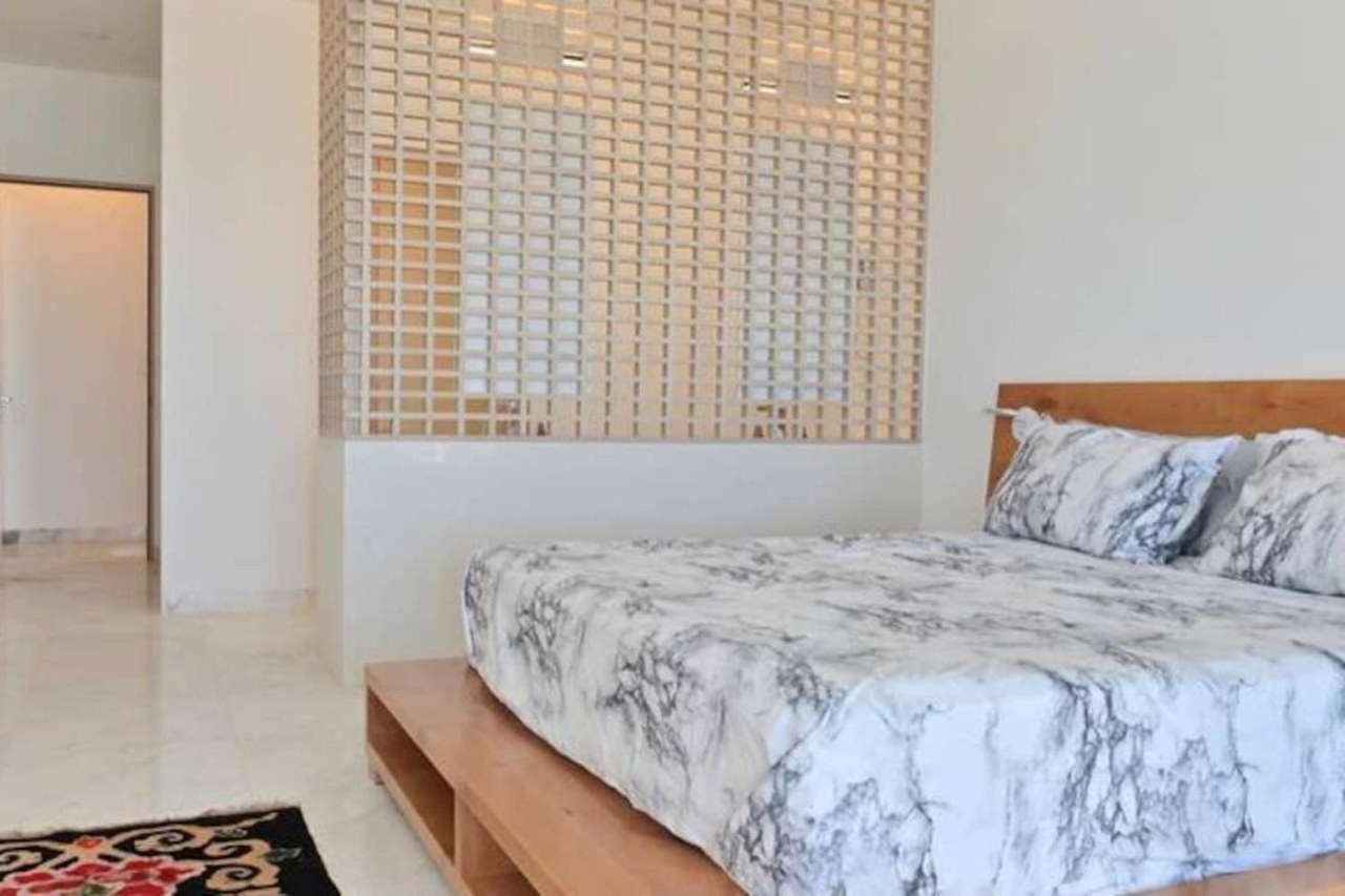 Tanzanita De Law By The Agency Baja