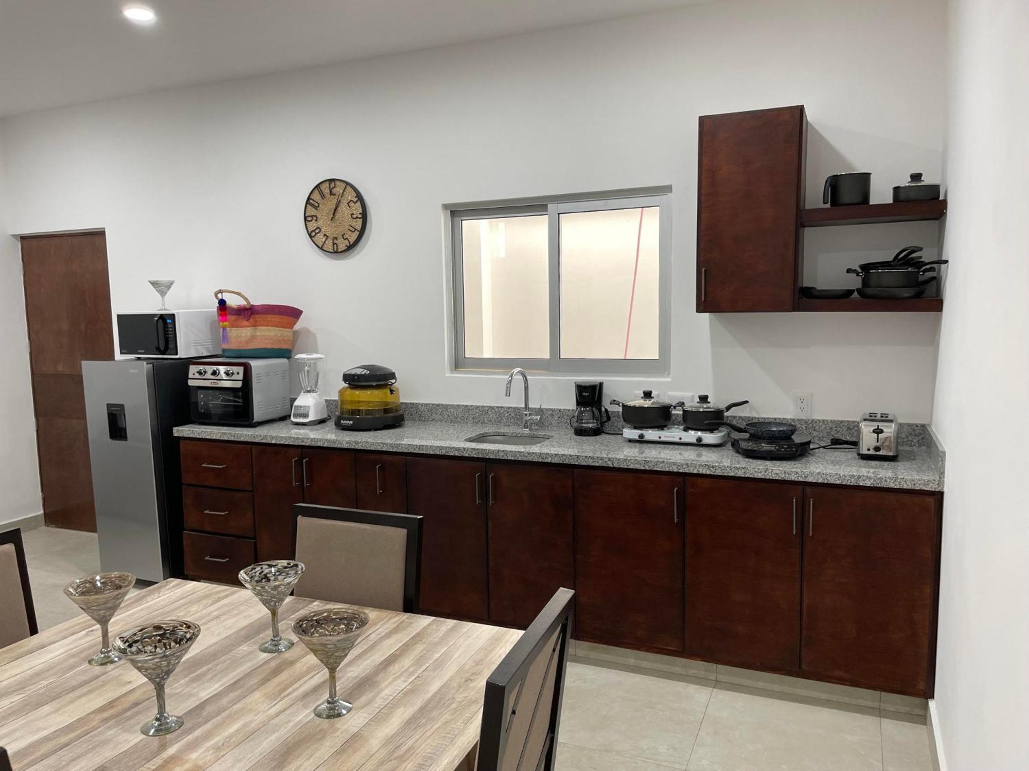 Cabo Manor -Full Work From Home Condo! Book 3 Night Minimum, & Stay Up To 365 Nights Or More! Aparthotel