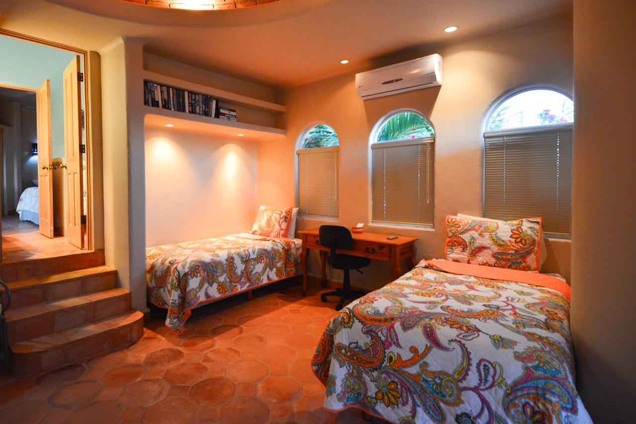 Family Vacation With Ocean Views At Lorena Villa