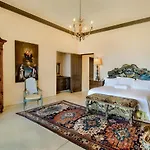 Exquisite Villa With Awesome Views & Staff In Pedregal!