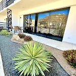 New Deluxe 2Br-2Bth, 2 King Beds, 1 Gig - Speed Wi-Fi, Pool, Huge Patio, Close To The Beach, Marina And Night Life.