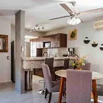 Cozy Downtown Apt. Walking Distance To The Beach.