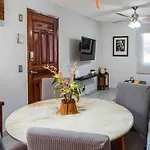 Cozy Downtown Apt. Walking Distance To The Beach.