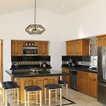 Oceanfront Penthouse, 2 Masters, 2 Baths, Kitchen!