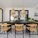 Stunning 2Br Ph With Views And Private Rooftop