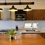 Beautyful And Stuning Condo 3Bd