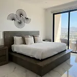 Elegant Oceanview Apt Near Dt
