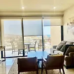 Elegant Oceanview Apt Near Dt