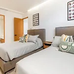 6-8 Guests - Mistiq Cabo