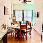 Departamento Centrico, 2 Habitaciones , 4 Camas Matrimoniales, 1 Bano Completo, 1 Estacionamiento