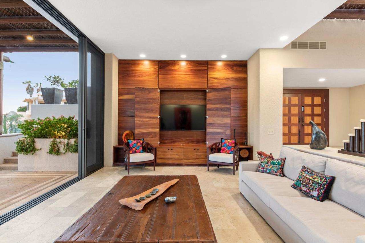 Contemporary With 2 Pools, Walking Distance To And Butler Included Pousada *
