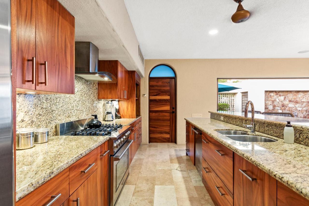 Contemporary With 2 Pools, Walking Distance To And Butler Included Pousada Cabo San Lucas