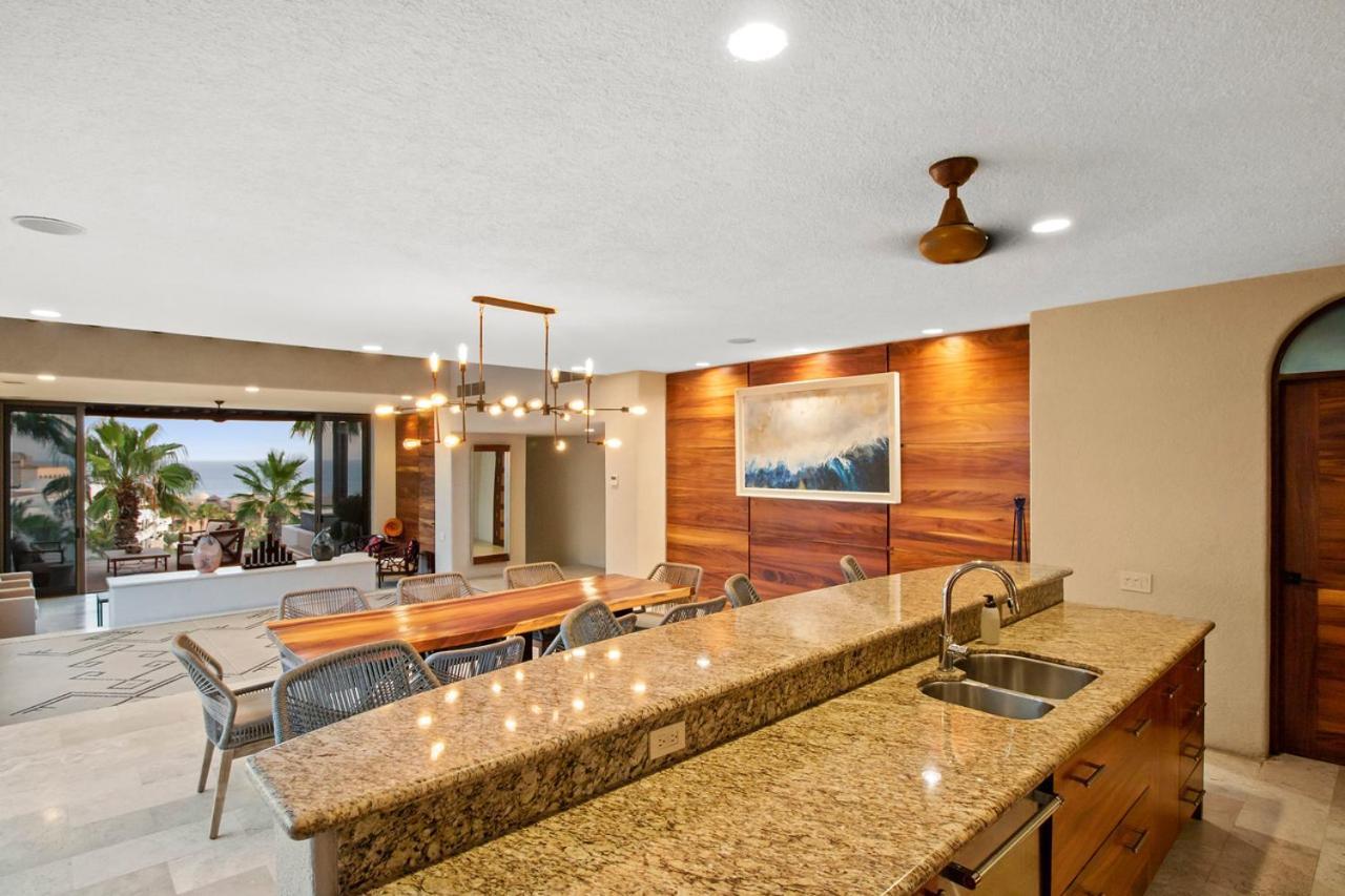 Contemporary With 2 Pools, Walking Distance To And Butler Included Pousada Cabo San Lucas