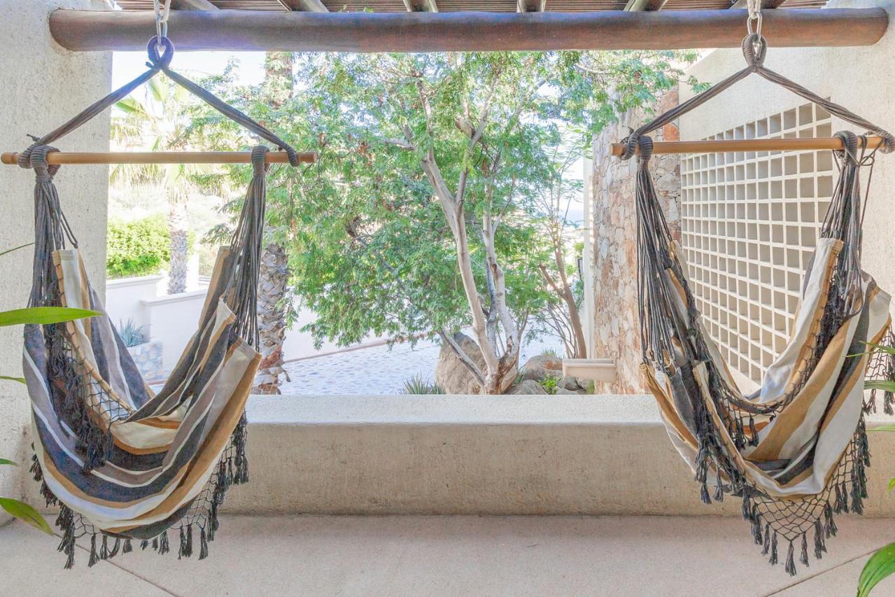Contemporary With 2 Pools, Walking Distance To And Butler Included Pousada