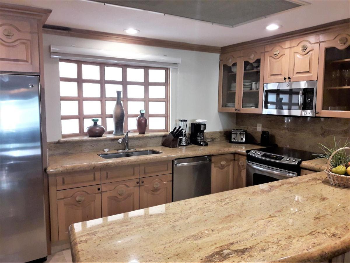 Aparthotel Gorgeous Villa In Cabo With Ocean And Lands End View, Private Swimmable Beach, Pools, Sleeps 8 *