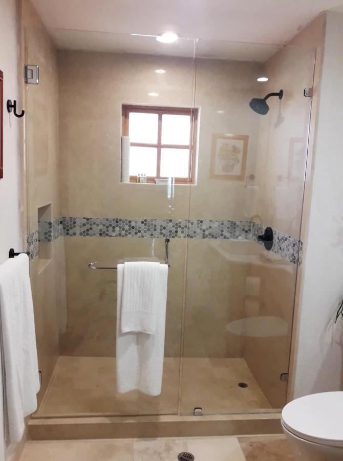 Aparthotel Gorgeous Villa In Cabo With Ocean And Lands End View, Private Swimmable Beach, Pools, Sleeps 8