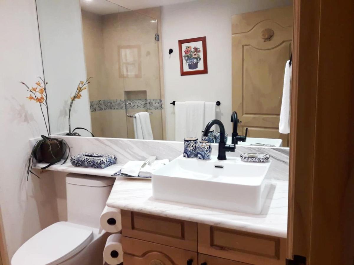 Aparthotel Gorgeous Villa In Cabo With Ocean And Lands End View, Private Swimmable Beach, Pools, Sleeps 8 *