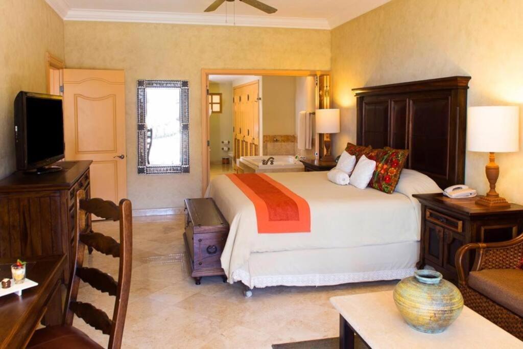 Beachfront Living At La Apartamento