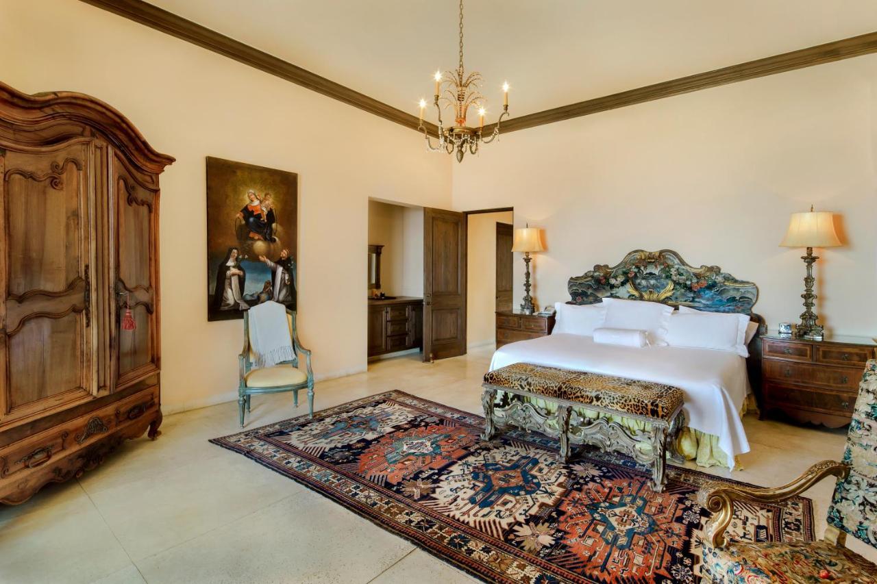 Exquisite With Awesome Views & Staff In Pedregal! Villa