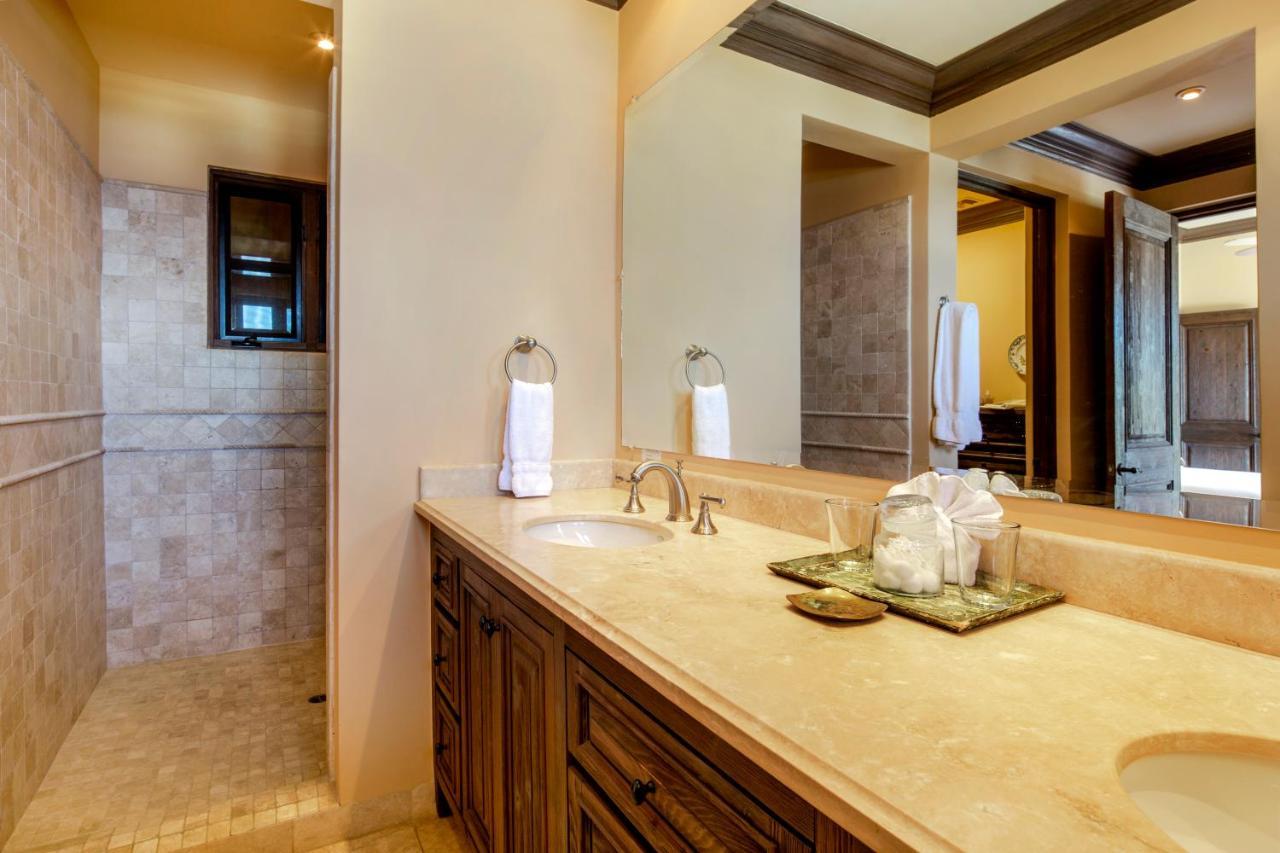 Villa Exquisite With Awesome Views & Staff In Pedregal! *