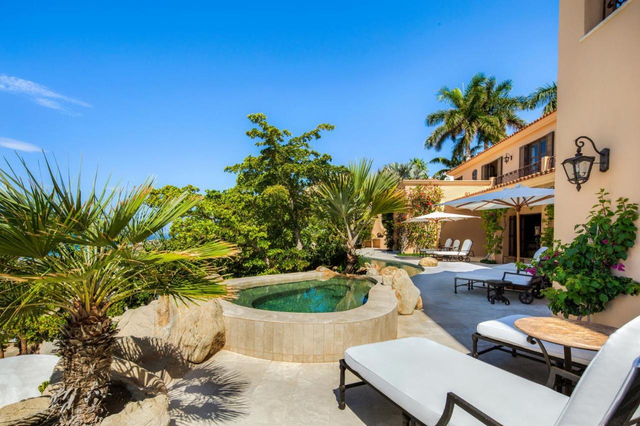Exquisite With Awesome Views & Staff In Pedregal! Villa