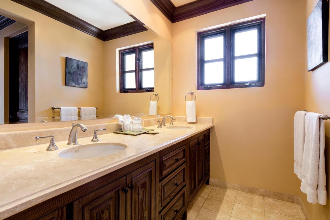 Exquisite With Awesome Views & Staff In Pedregal!