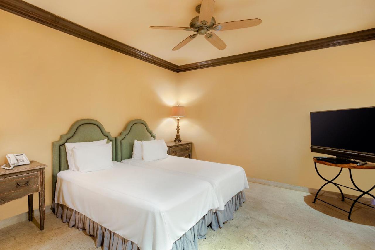 Villa Exquisite With Awesome Views & Staff In Pedregal!