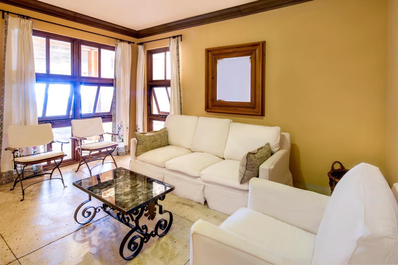 Villa Exquisite With Awesome Views & Staff In Pedregal!