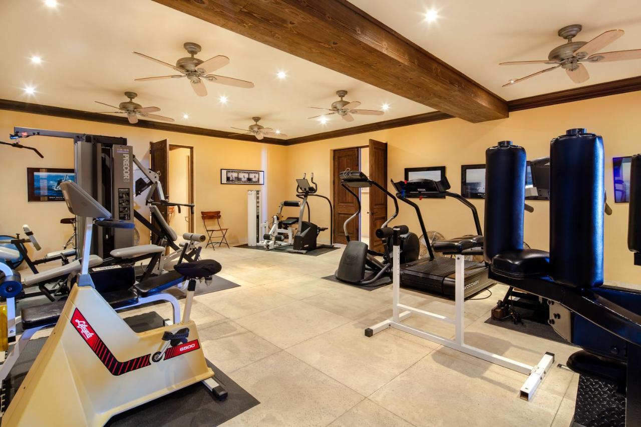 Exquisite With Awesome Views & Staff In Pedregal! *