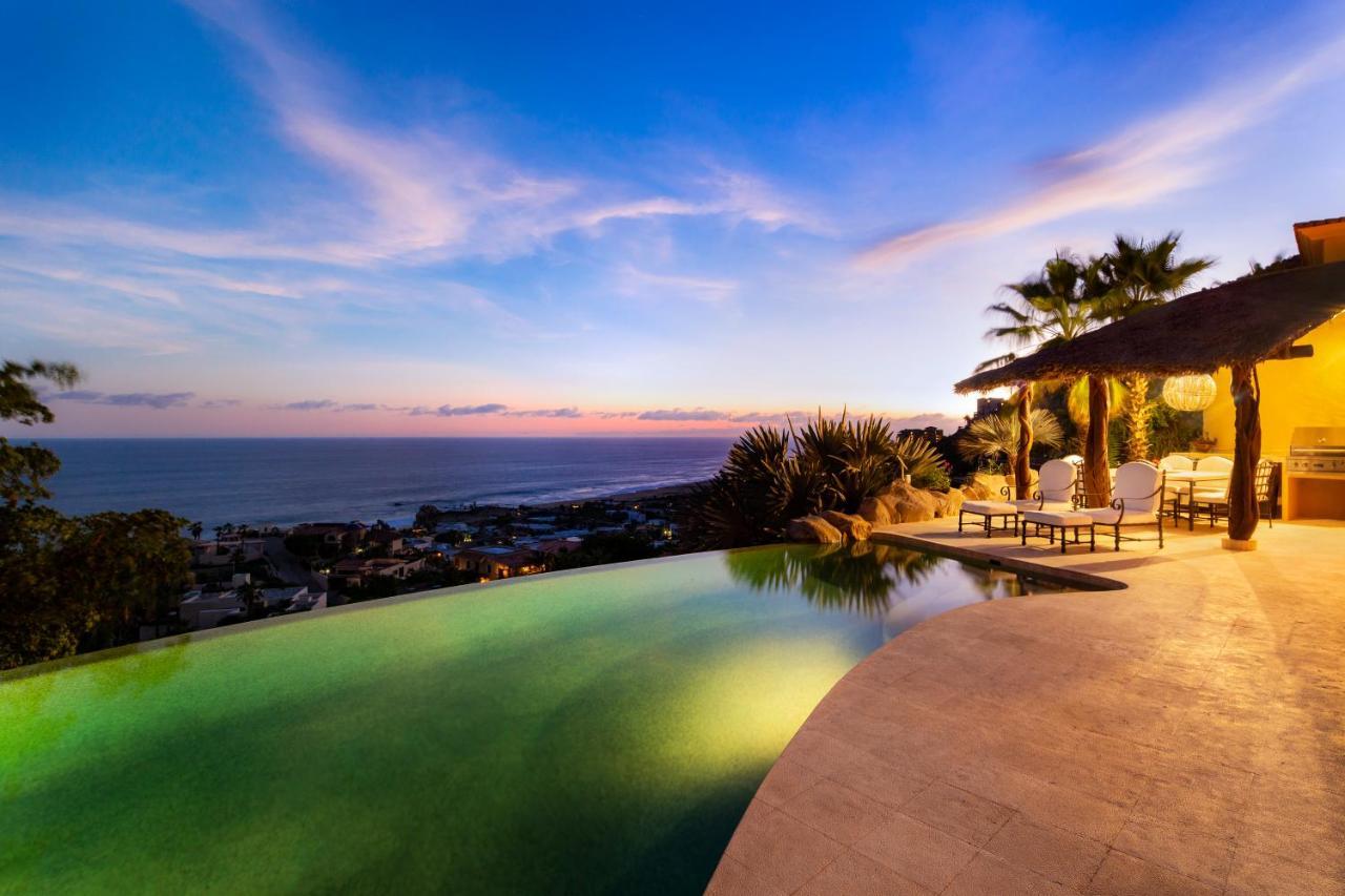 Exquisite With Awesome Views & Staff In Pedregal! Villa