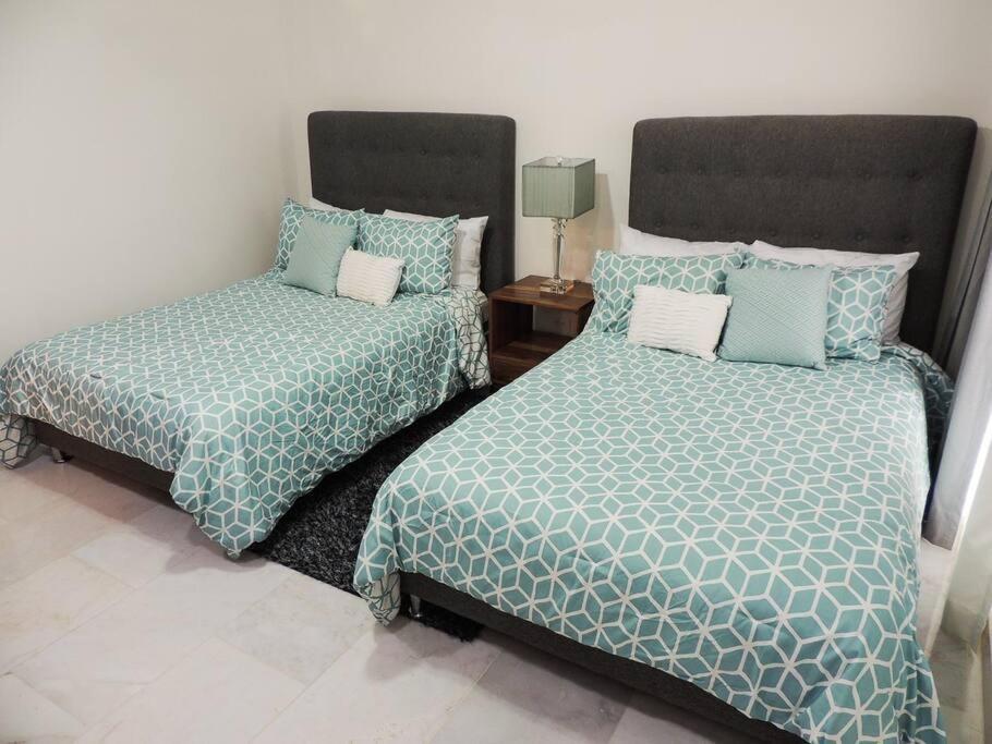 Beautiful Ocean View Condo, 3br 3.5 Bt *