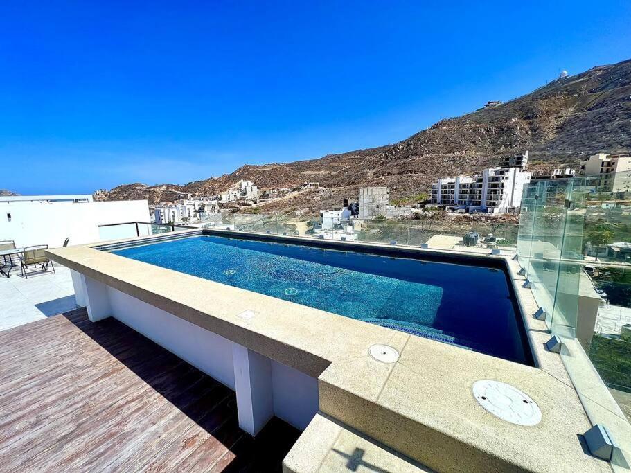 New Deluxe 2br-2bth, 2 King Beds, 1 Gig - Speed Wi-fi, Pool, Huge Patio, Close To The Beach, Marina And Night Life. Cabo San Lucas