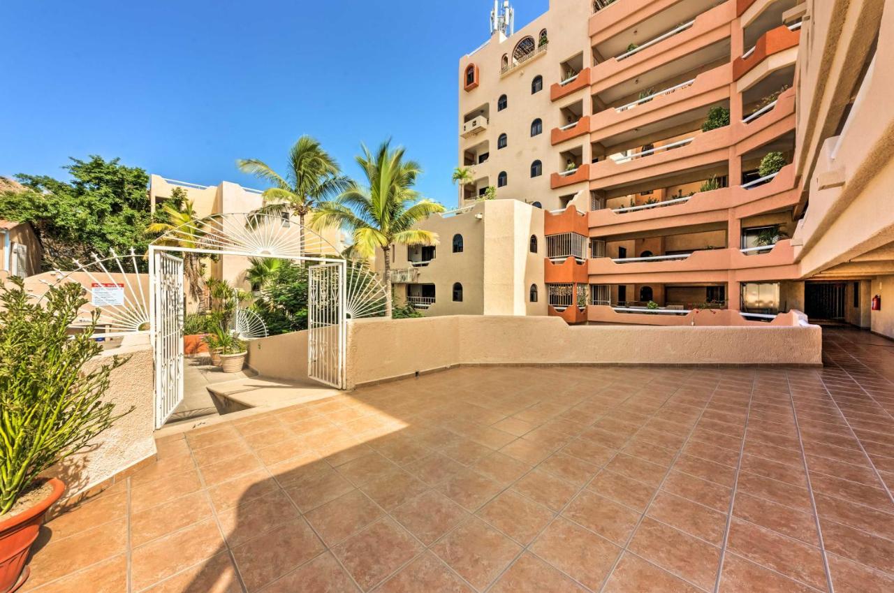 Chic Getaway Less Than 2 Miles To Beaches! Apartment *