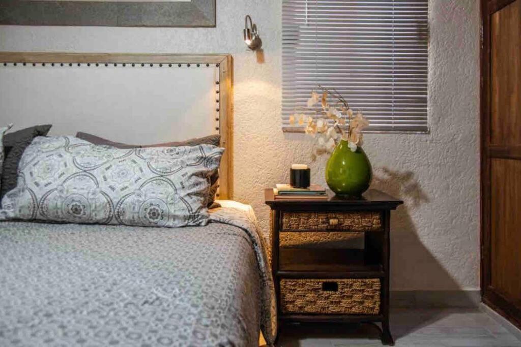Cozy Downtown Apt. Walking Distance To The Beach. *