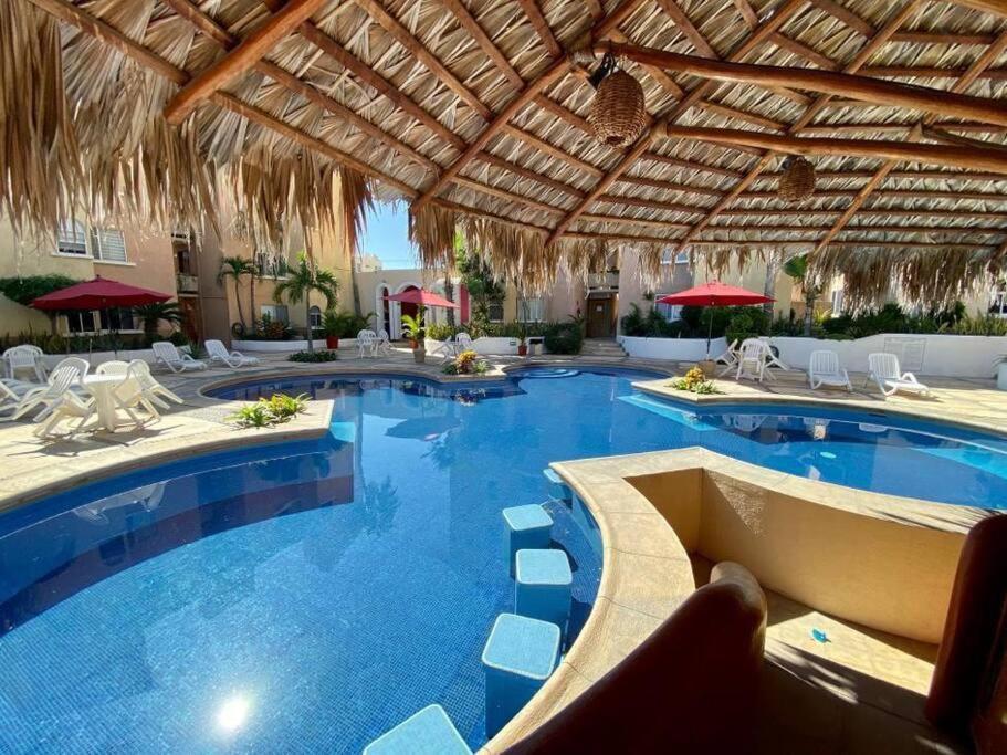 Cozy Downtown Apt. Walking Distance To The Beach.