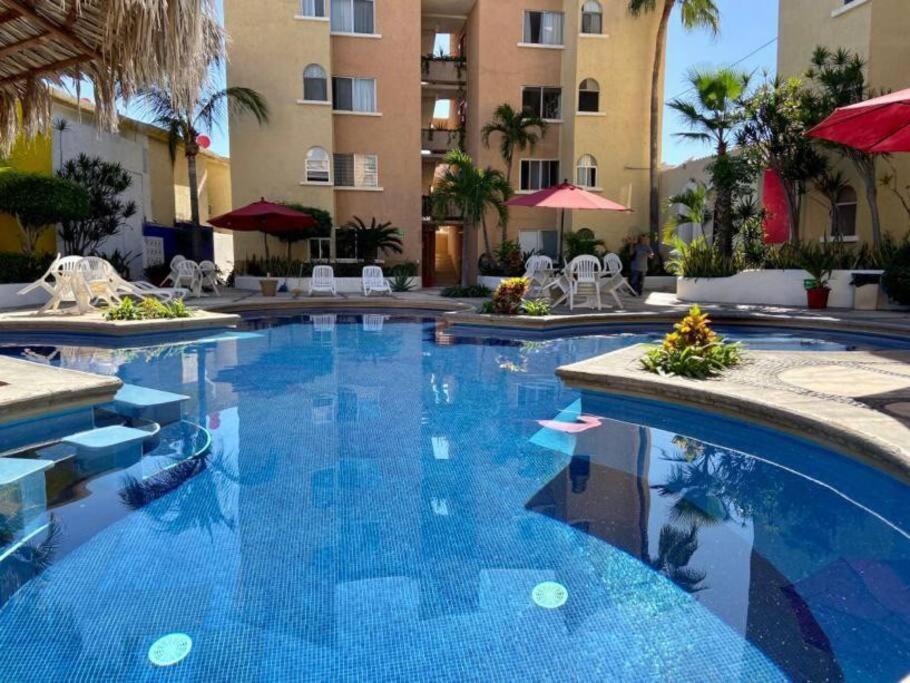 Apartment Cozy Downtown Apt. Walking Distance To The Beach. *