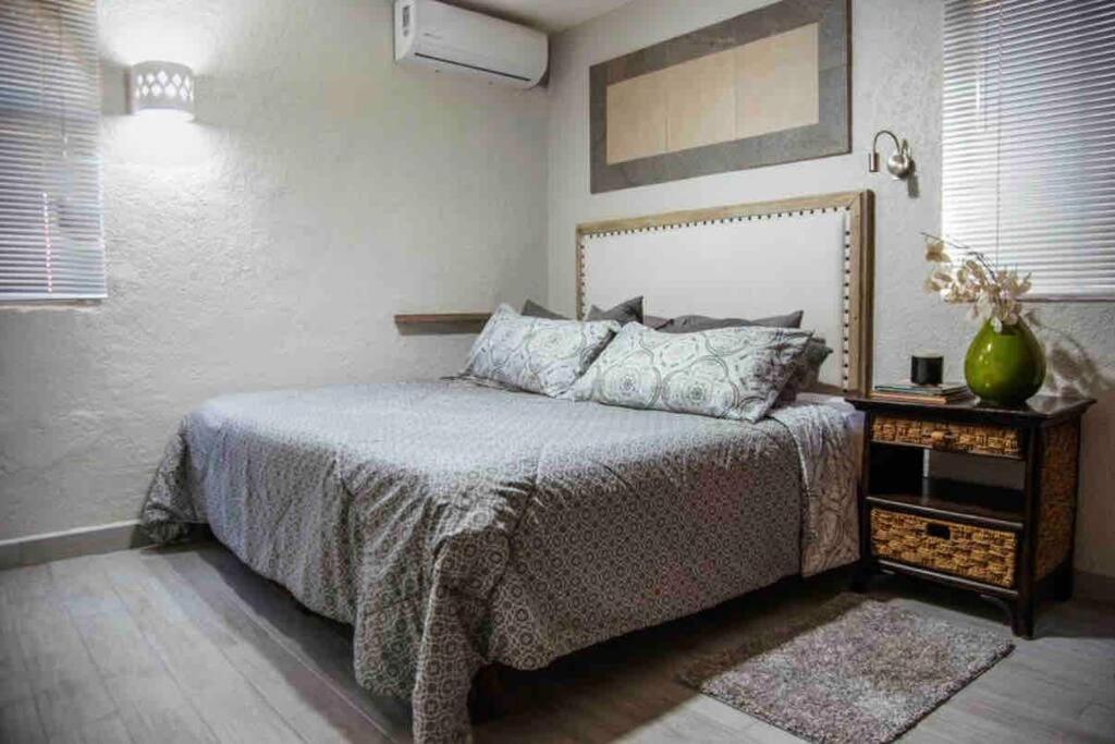 Cozy Downtown Apt. Walking Distance To The Beach. * Cabo San Lucas