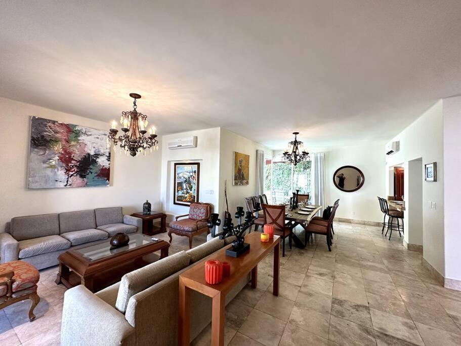 Villa Cola De Ballena, Pedregal @ Cabo's Downtown *