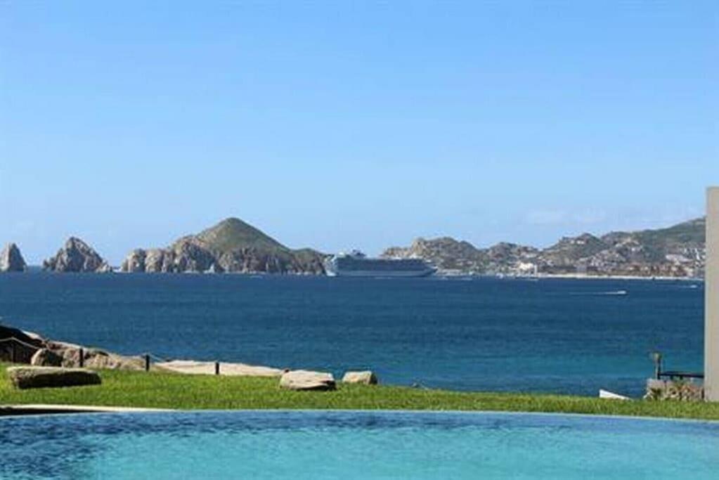 Oceanfront Penthouse, 2 Masters, 2 Baths, Kitchen! Apartment