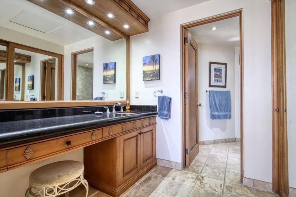 Apartment Oceanfront Penthouse, 2 Masters, 2 Baths, Kitchen! *