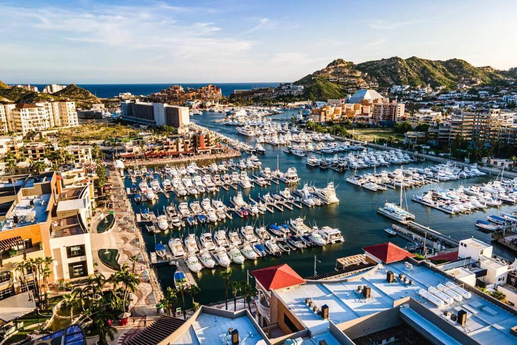 Chic Marina 2br With Pool Access Apartment