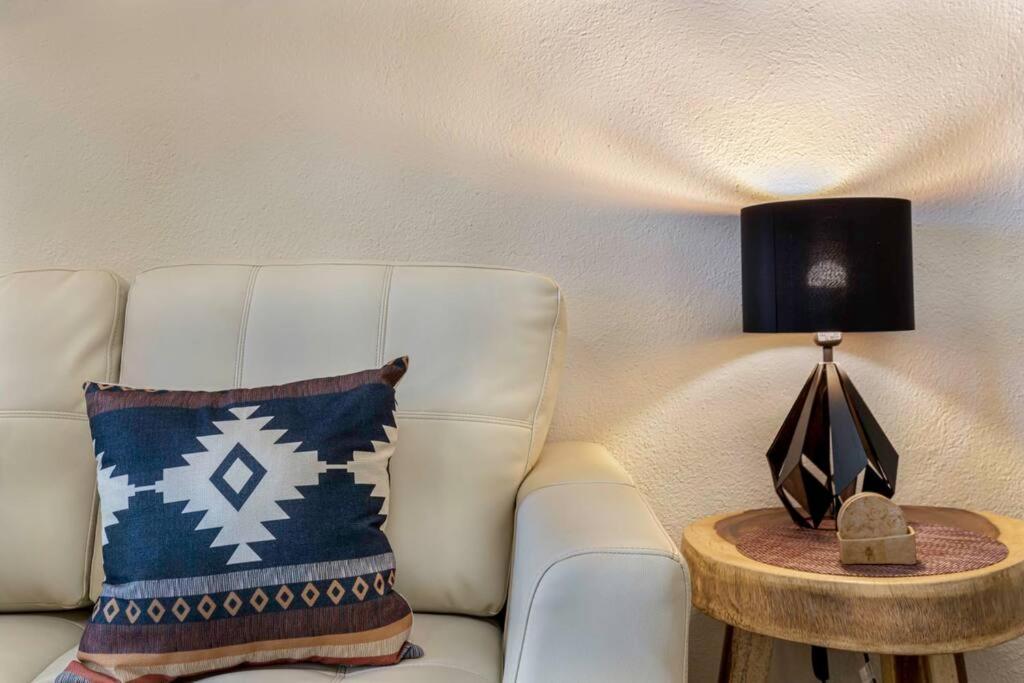 Chic Marina 2br With Pool Access Apartment *
