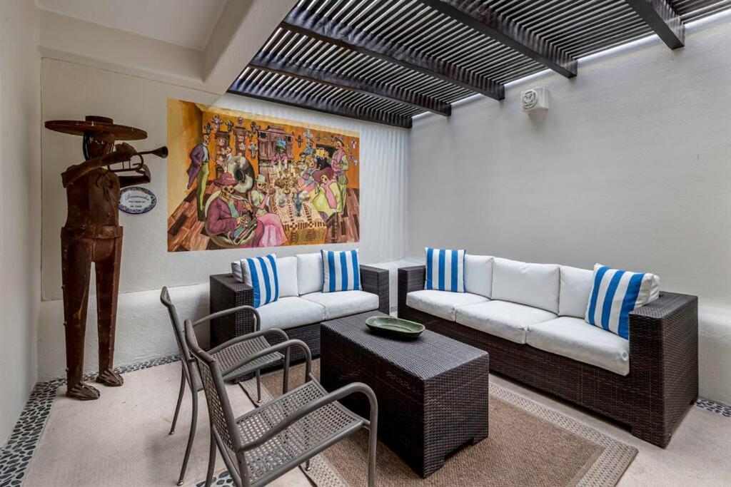 Apartment Chic Marina 2br With Pool Access