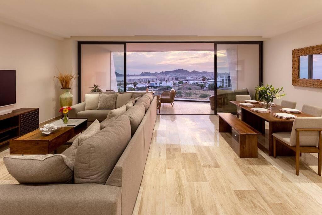 Luxurious Ocean View Apartment *