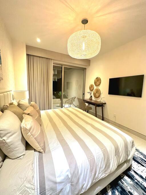 Fully Equipped 3 Bedroom Luxury Apartment *