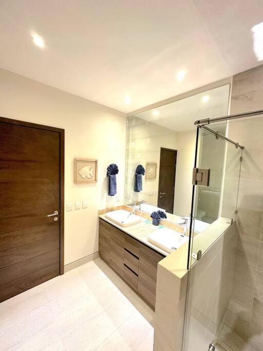 Fully Equipped 3 Bedroom Luxury *