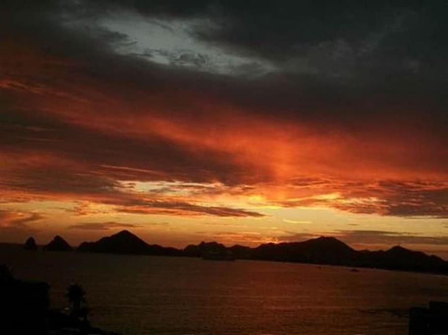 Oceanfront Penthouse, 2 Masters, 2 Baths, Kitchen! Cabo San Lucas