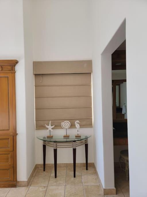 Apartment Oceanfront Penthouse, 2 Masters, 2 Baths, Kitchen!